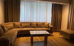 Elegant Suite - Titan Park